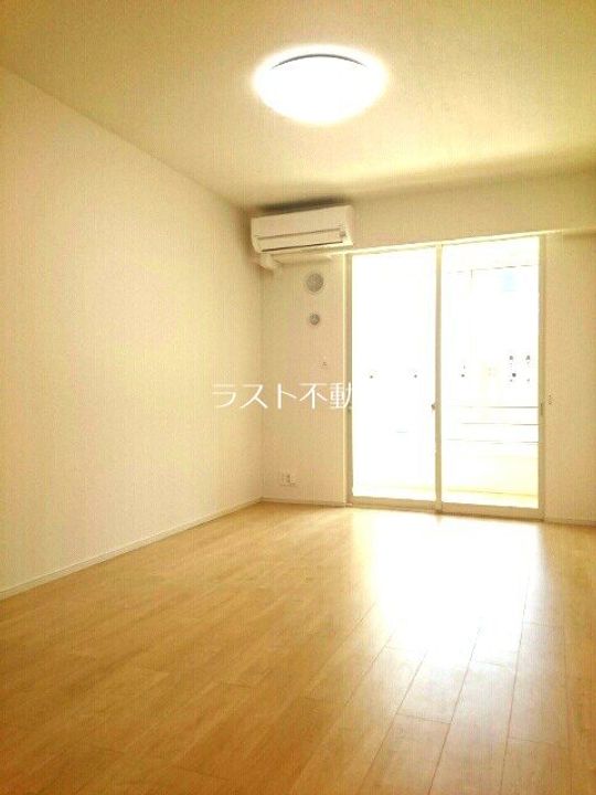セレーノサンドウIの居間