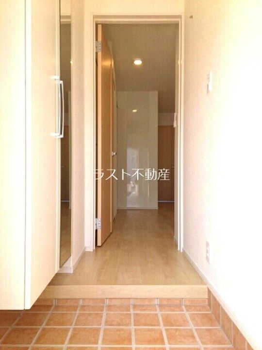 セレーノサンドウIの玄関