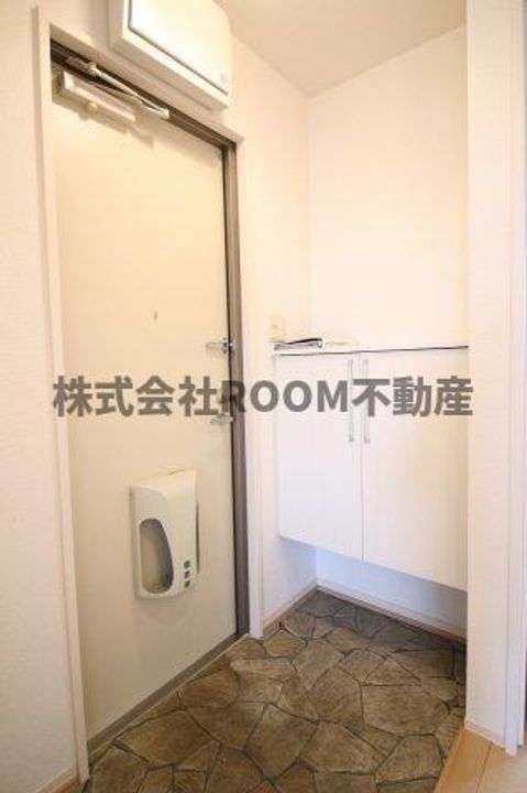 N’s BLANC A棟の玄関