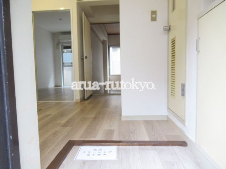 大高マンションの玄関