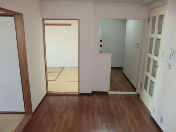 大翔第一ビルの居間