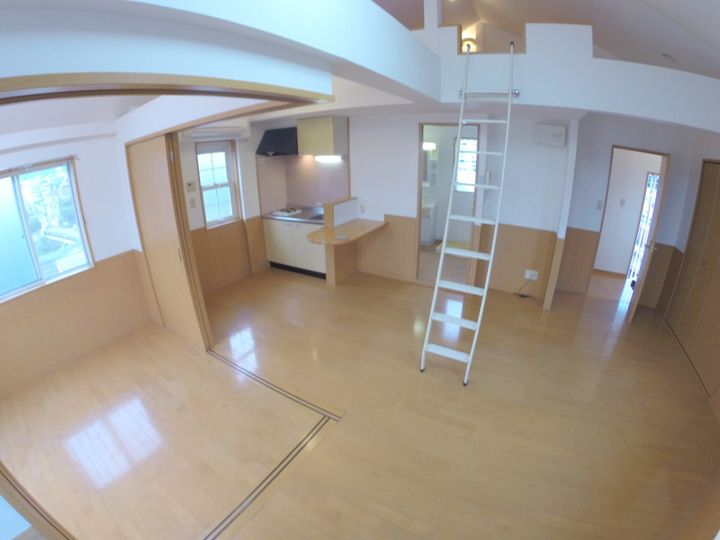 リーフジャルダン阪急石橋の居間