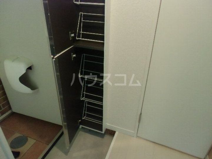 ユナイト横須賀中央グラナダの杜の玄関