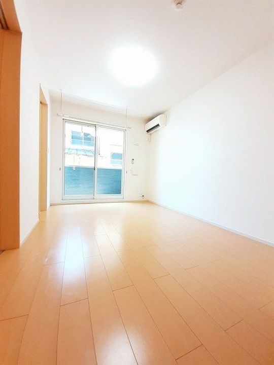 ハイエスト モデッサの居間