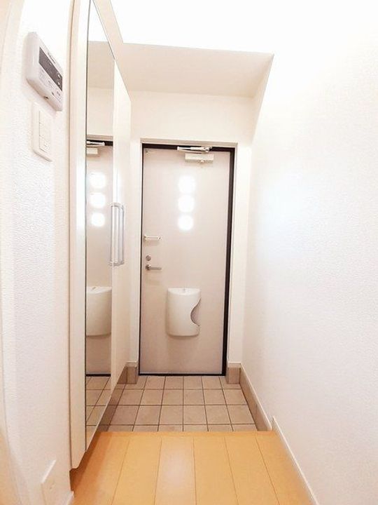 ハイエスト モデッサの玄関