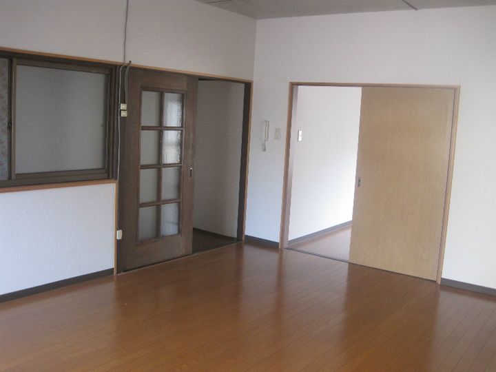 上町3丁目アパートの居間