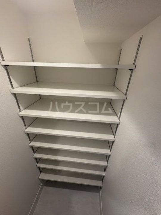 S-RESIDENCE原木中山azureの内装