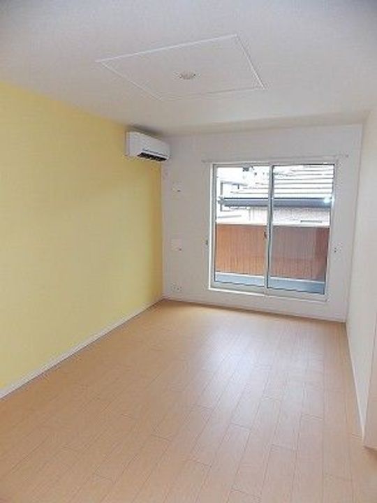 ジャスミン Bの居間