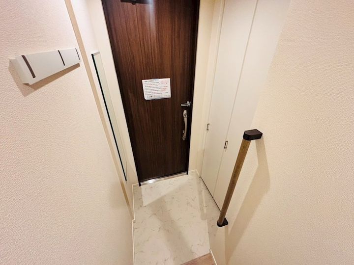 クレストの玄関