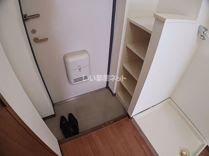 三重県名張市鴻之台3番町(マンション)の賃貸物件の玄関