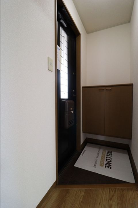 メゾンドールα A棟の玄関