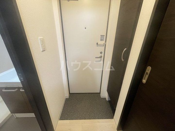 ジーメゾン狭山中央の玄関