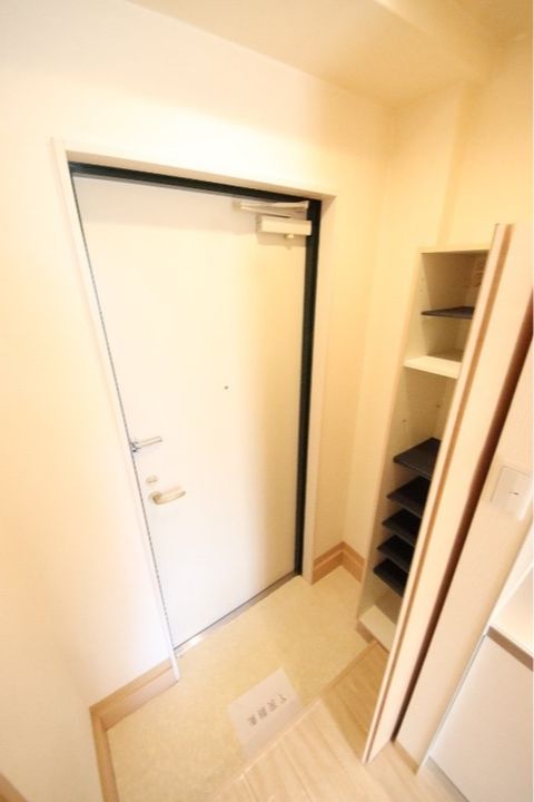 兵庫県尼崎市立花町4(マンション)の賃貸物件の玄関