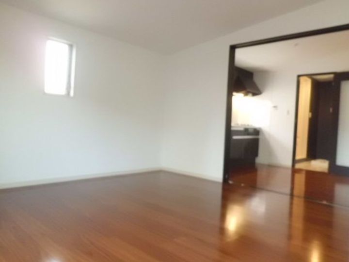 シャンテーム鶴間の居間