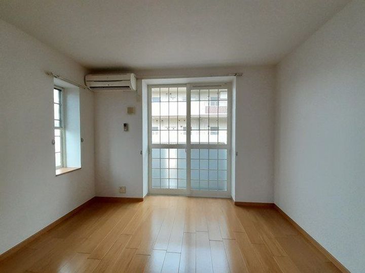 ソレイユガーデンの居間