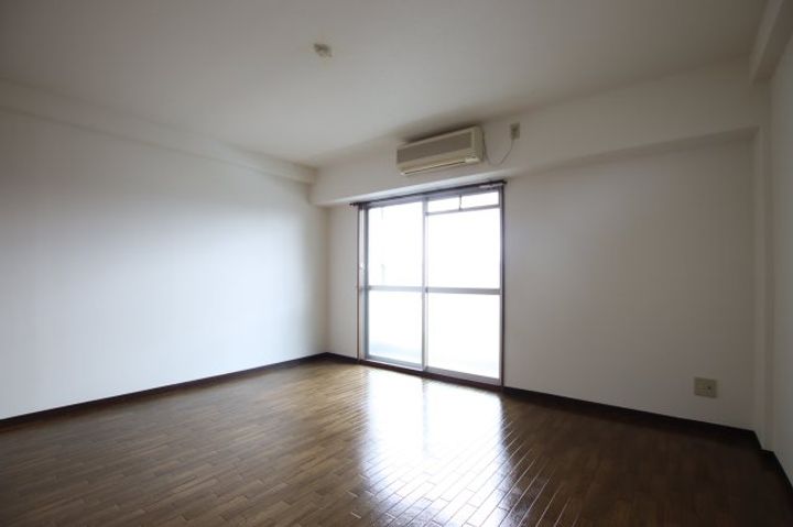 フルーリ深井の居間