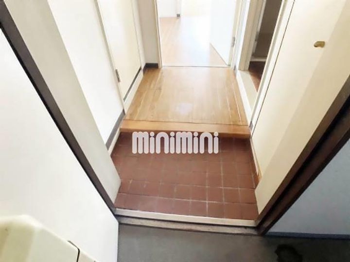 ひばりロイヤルマンションの玄関