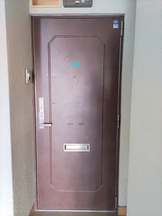 井ノ上マンションの玄関