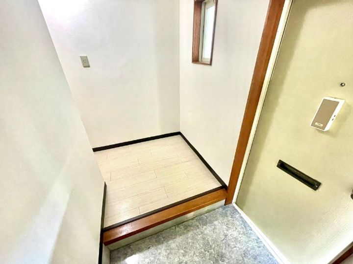 メゾン菊名の玄関