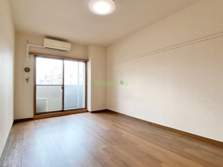 グレイスハイツ新寺の居間