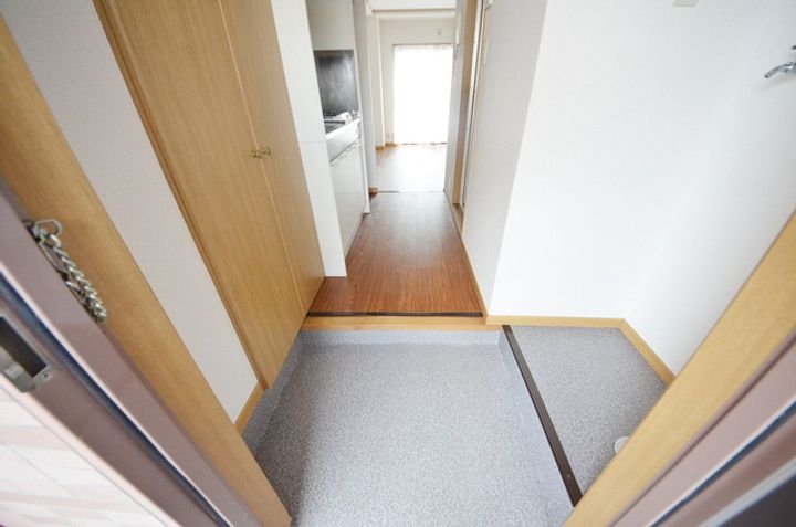 東京都八王子市高倉町(マンション)の賃貸物件の玄関