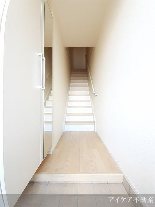 徳島県吉野川市鴨島町牛島(アパート)の賃貸物件の玄関