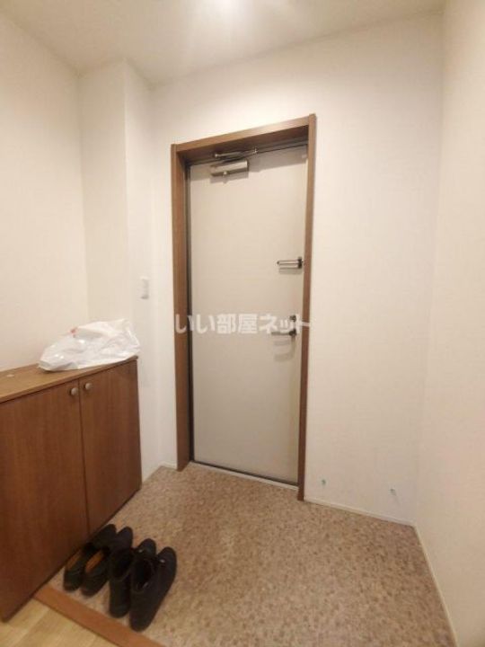 埼玉県坂戸市日の出町(アパート)の賃貸物件の玄関