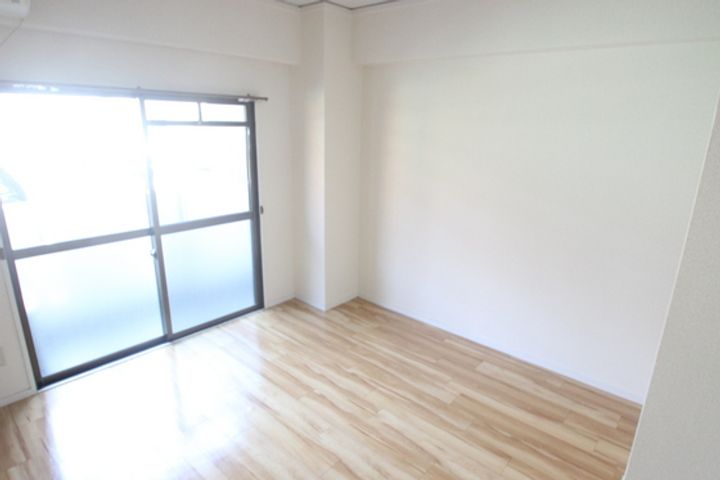 第6タナカビルの居間