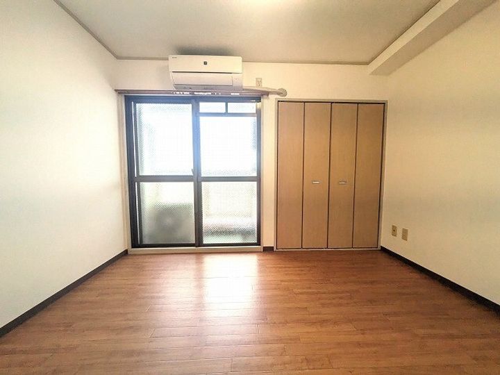 ビクトワール塚本の居間