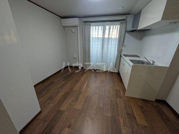 コート四季の居間