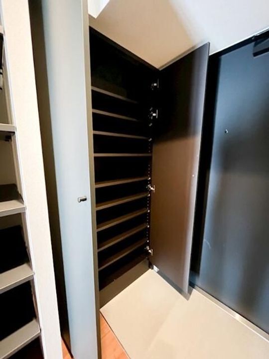 東京都新宿区左門町(マンション)の賃貸物件の玄関