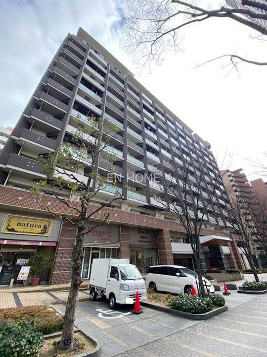 ロイヤルパークス桃坂の外観