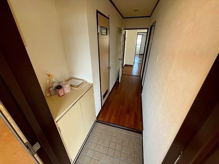 旭グリーンハイツの玄関