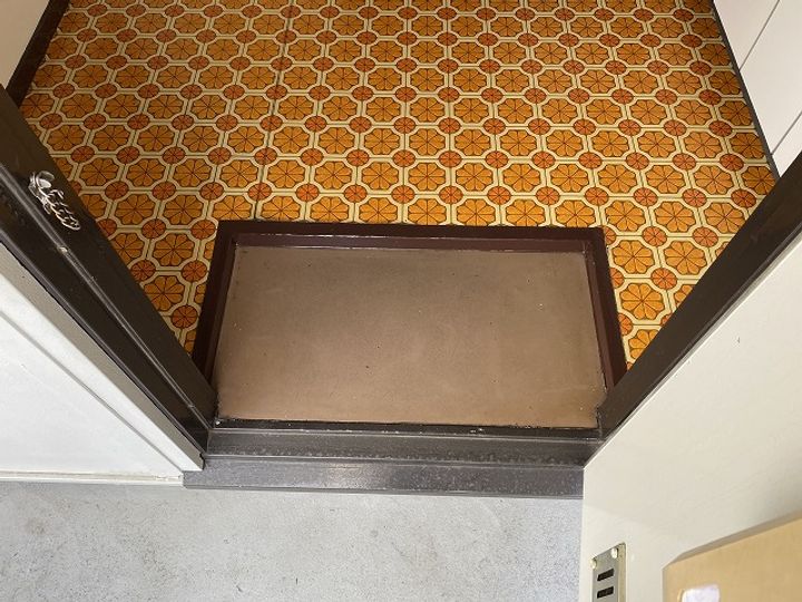 コーポスガの玄関