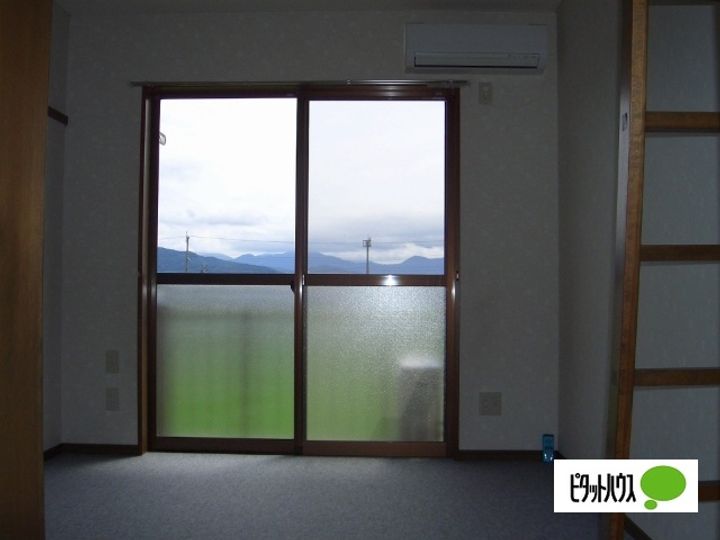 ホワイトハイツの居間