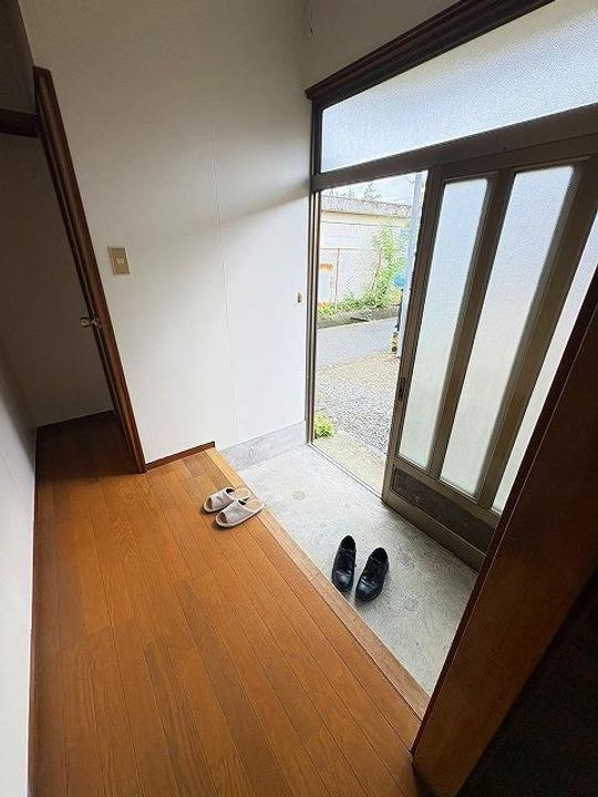 神奈川県小田原市飯田岡(一戸建)の賃貸物件の玄関