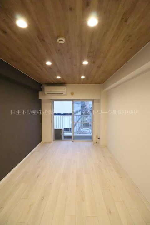 Lily-be女池上山IIの居間