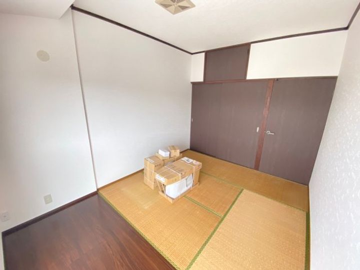 ジュンアパートの居間