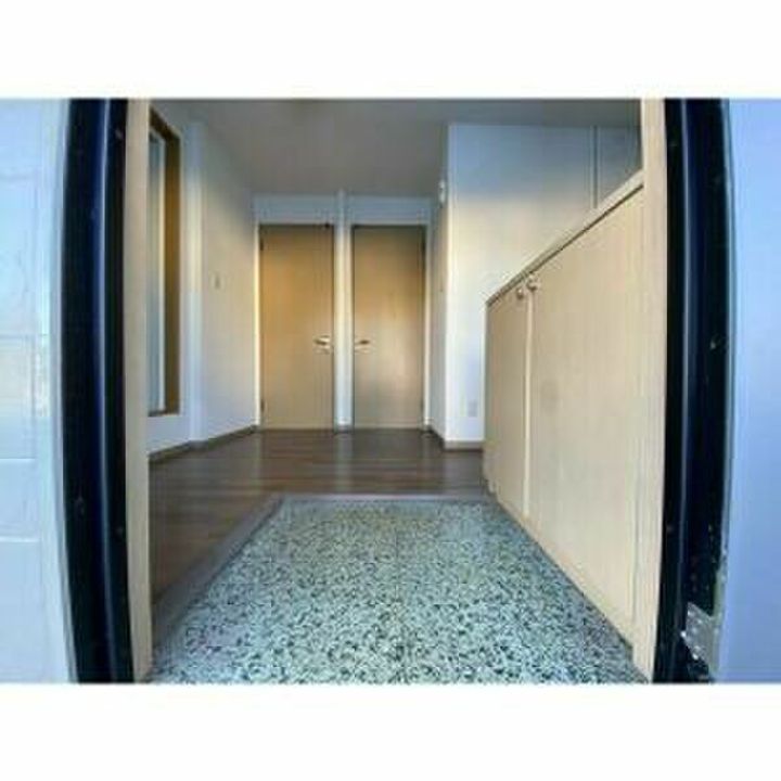 ひだコーポA棟の玄関