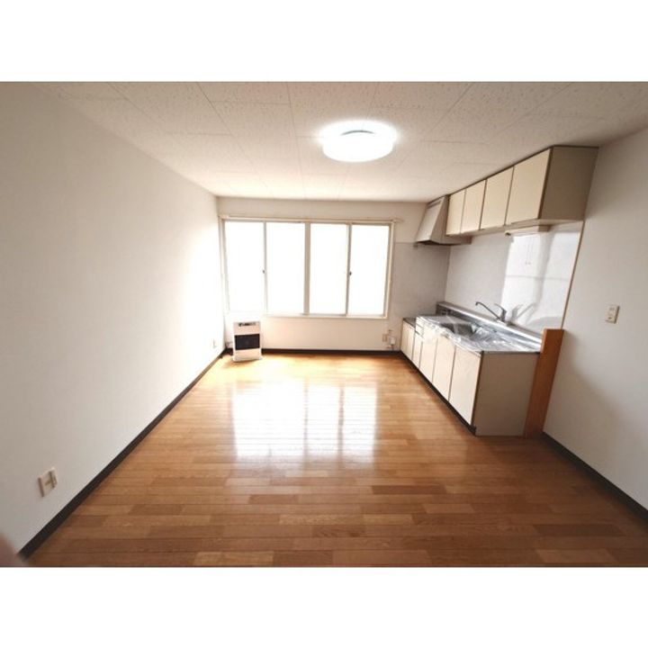 酒巻ハイツ2号棟の居間