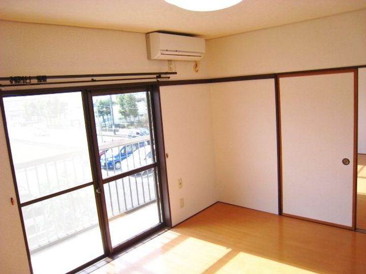 メゾンこすもすAの居間
