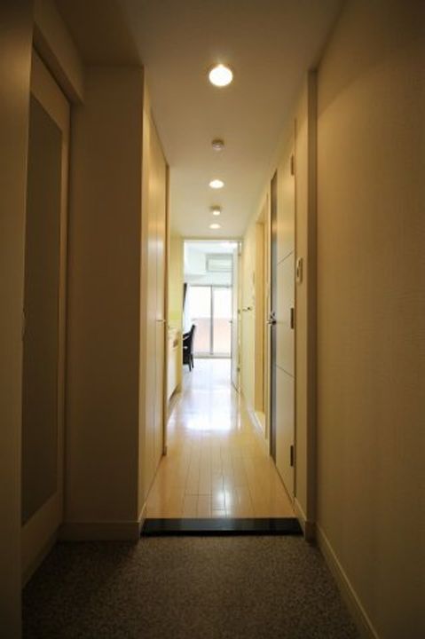 プレサンス大須観音駅前サクシードの玄関