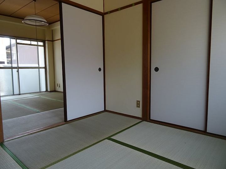 丸隆マンションの居間