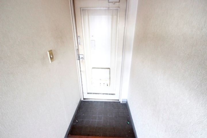 清水ビルの玄関