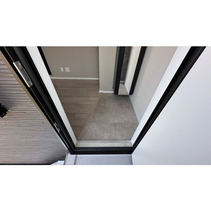 Velo JIYUGAOKA(ヴェロジユウガオカ)の玄関