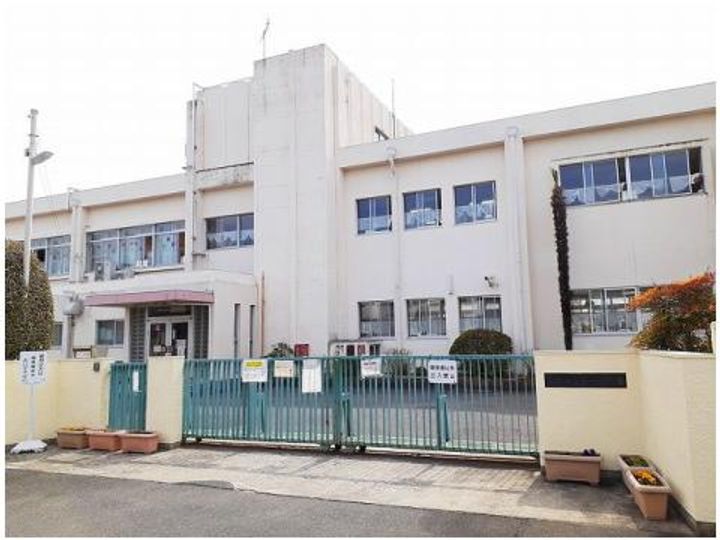 メゾン小牧の周辺