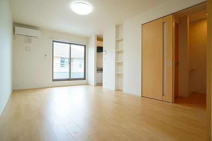 群馬県邑楽郡大泉町坂田6(アパート)の賃貸物件の居間