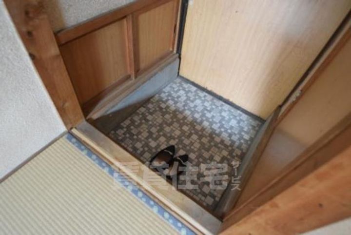 田中アパートの玄関