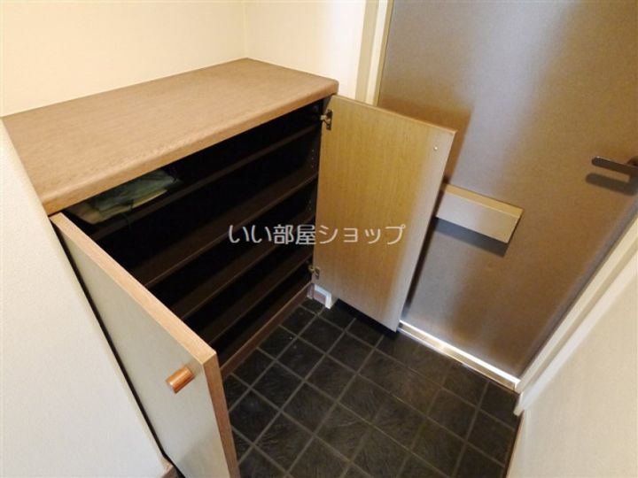 網の浦ハイツの玄関