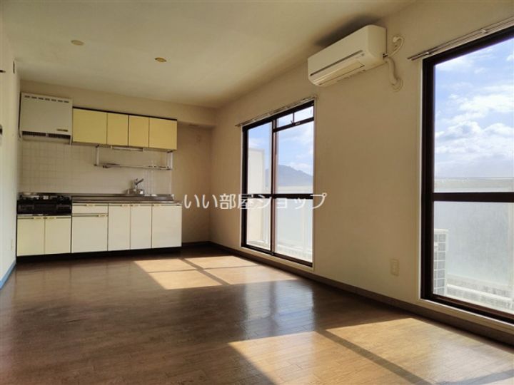 網の浦ハイツの居間